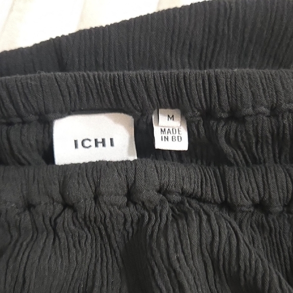 Chic Black Ruffle Blouse - Picture 4 of 6